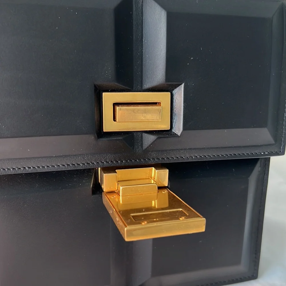 New Balmain’s famous Chocolate bag with strap. Designer bag. Chocolate model. - Picture 8 of 15